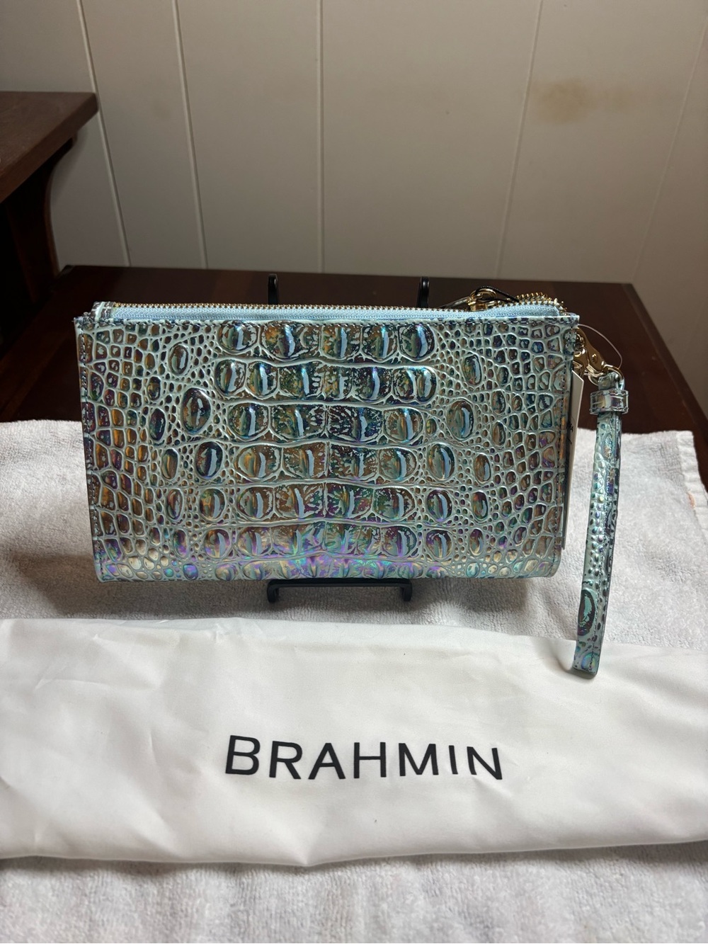 Brahmin Daisy in Wonderland - Picture 3 of 7